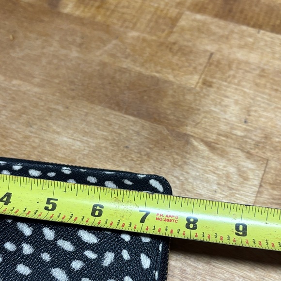 Tory Burch Black and Cream Spotted Wallet - Picture 12 of 13